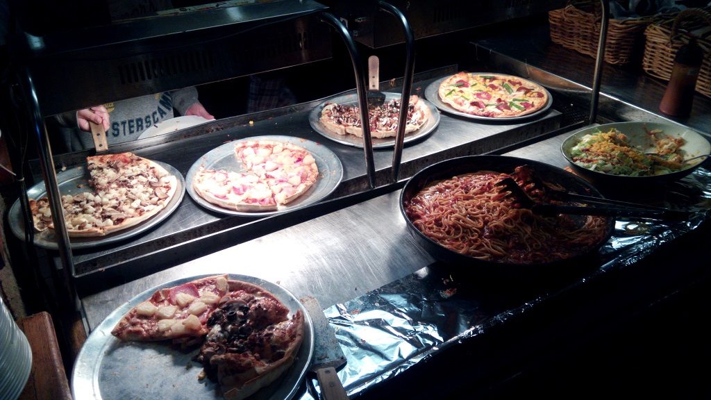 Pizza in 沖縄の食べ放題のピザとパスタとタコライス