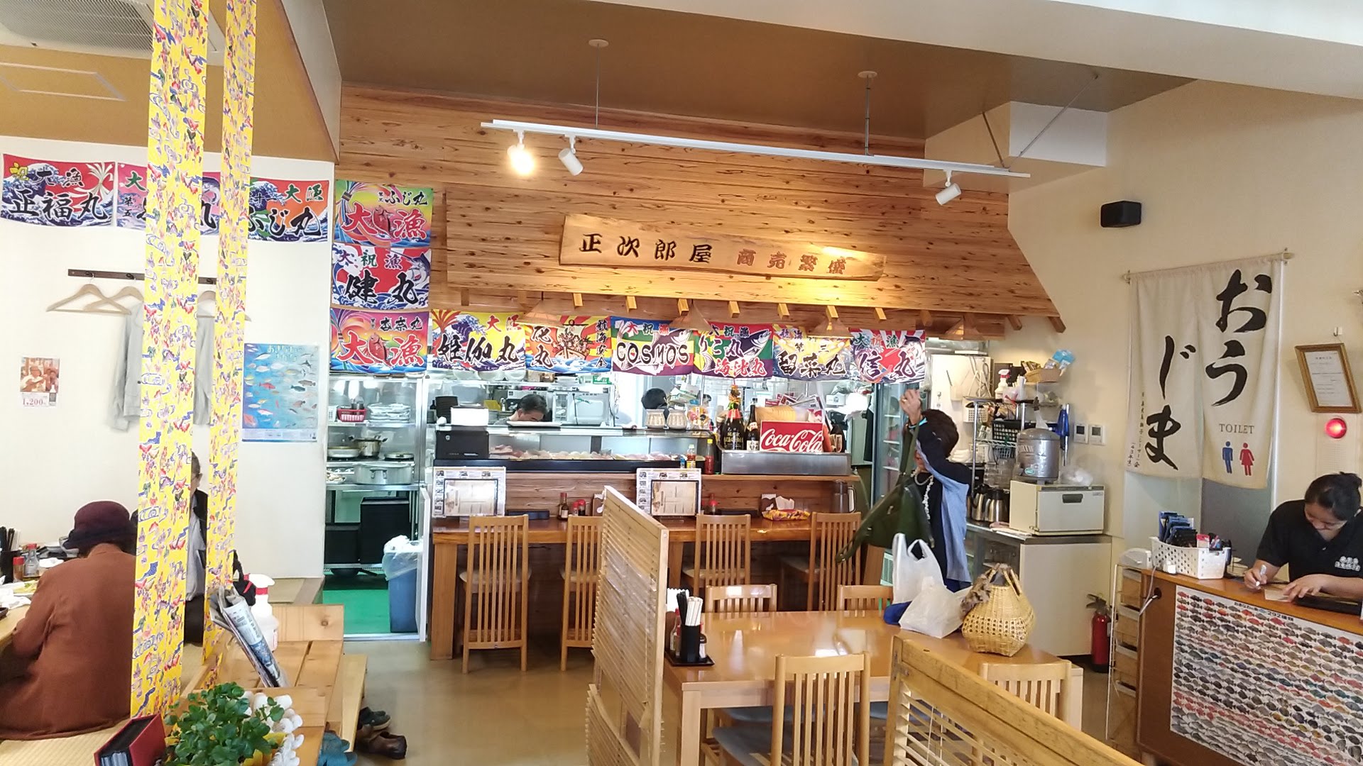 奥武島海産物食堂の店内写真 2