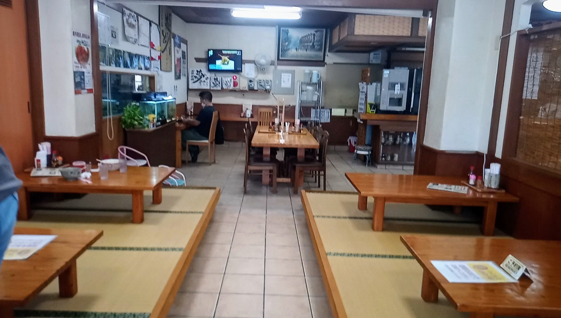 This is what the interior of Awase Soba Restaurant looks like 2