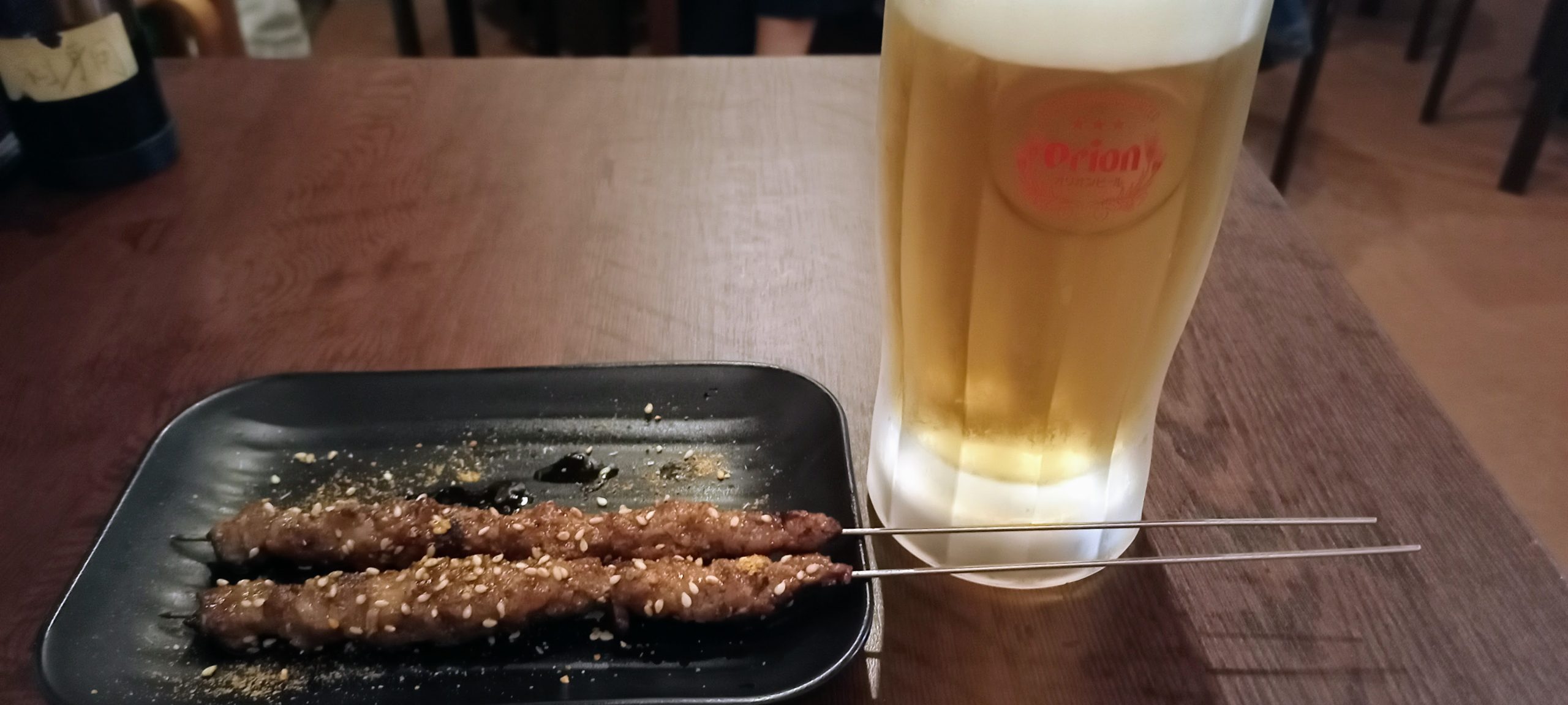 ラム肉串と3杯目のオリオン生ビール